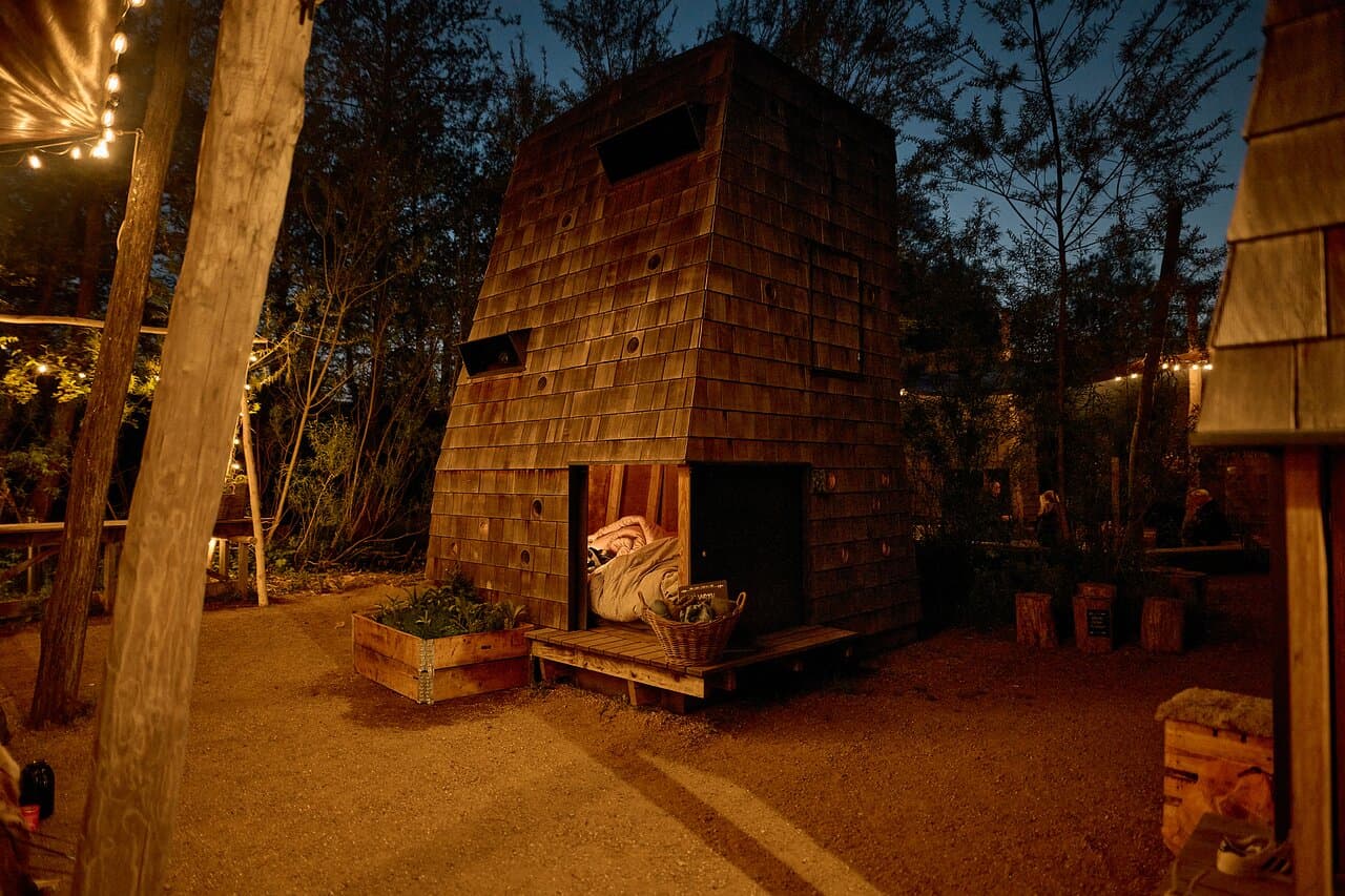 Did you know that you can spend the night in Odense ZOO? Sleep in shelters in the African savanna.