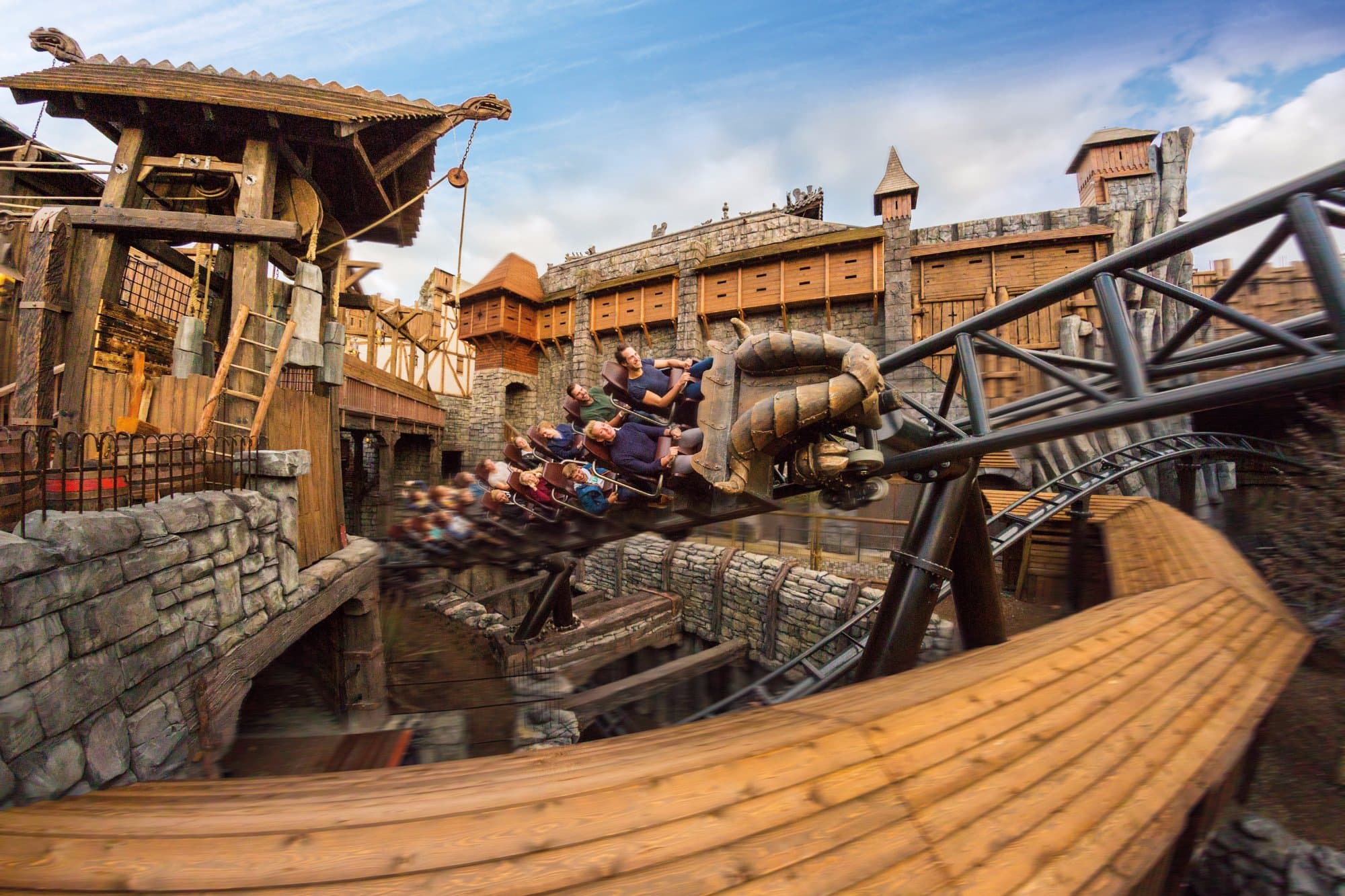 Die High-Speed-Achterbahn Taron ist der schnellste Multi-Launch-Coaster der Welt!