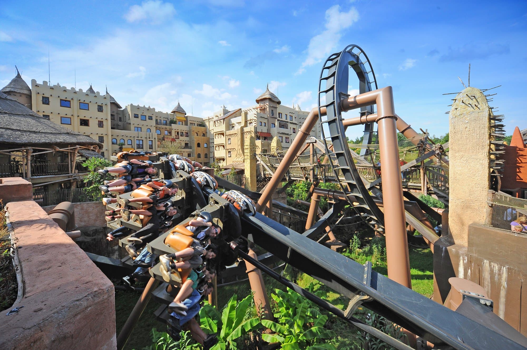 Die Black Mamba zischt durch die Themenwelt Deep in Africa.