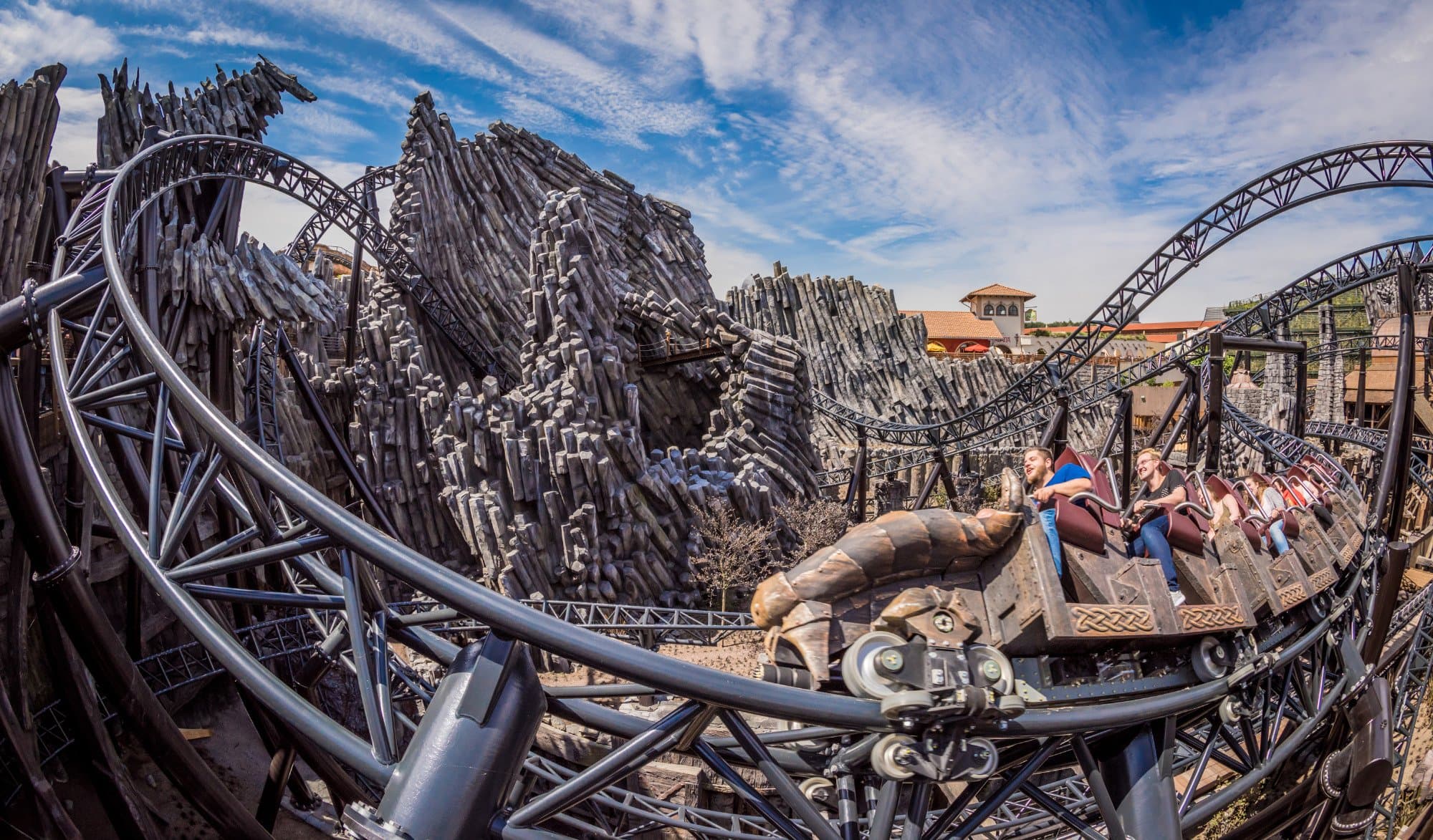 Taron ist der schnellste Multi-Launch-Coaster der Welt - nur einer von vier Weltrekorden!